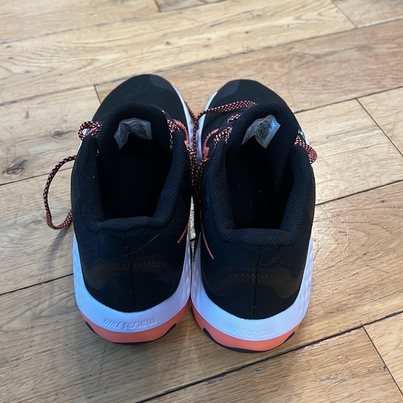 Nike shoes - Picture 4 of 5